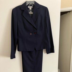 Cortenay Navy pant suit size 6